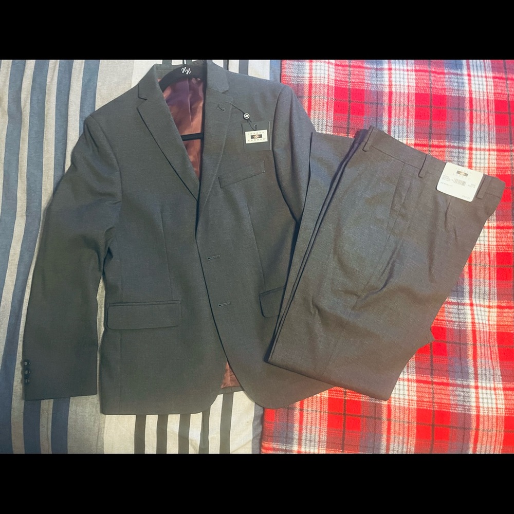 Joseph Abboud 🦋 Gray Suit Boys Sz16